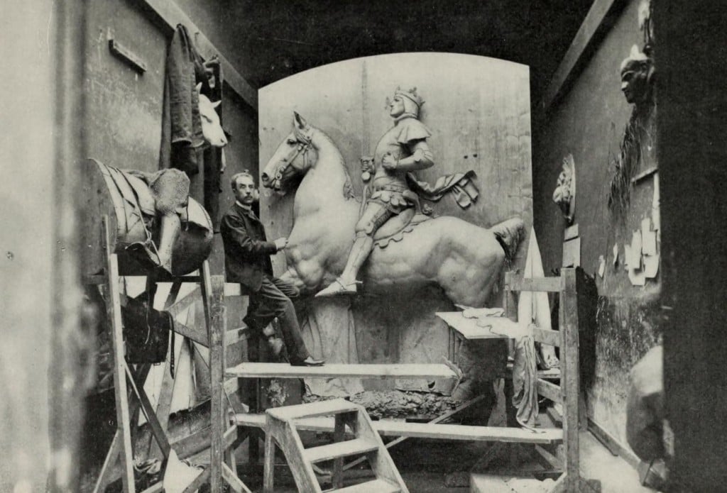 Image of the statue Joan of Arc in studio