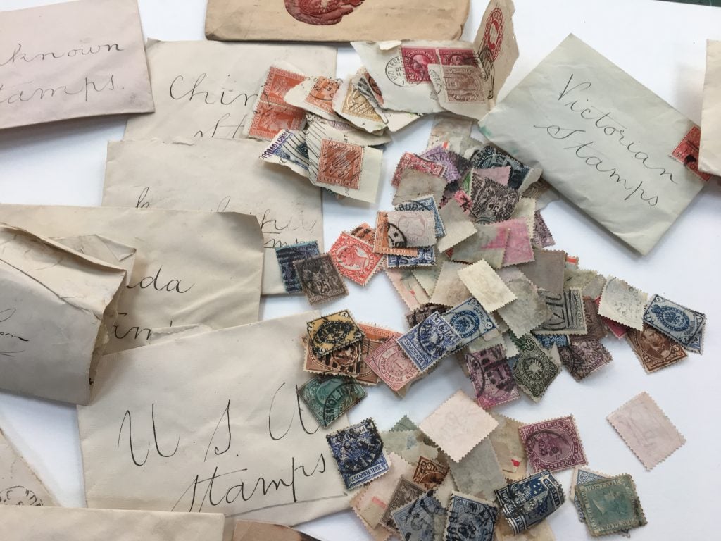 Assorted loose stamps and envelopes