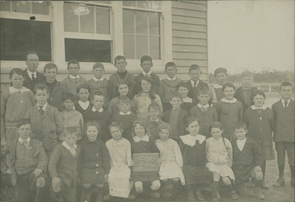 A photograph of Hedley S. School pupils in 1917