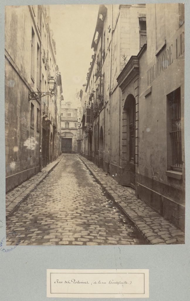 Looking along narrow street from the rue de Seine, flanked with buildings opening onto narrow paths