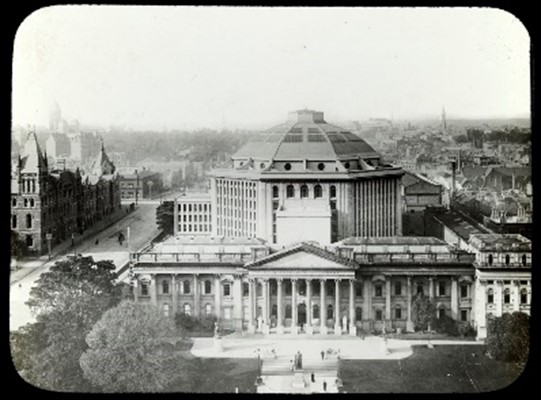 Photo of the Public Library Victoria from Swanston Street in 1915, showing the Domed Reading Room