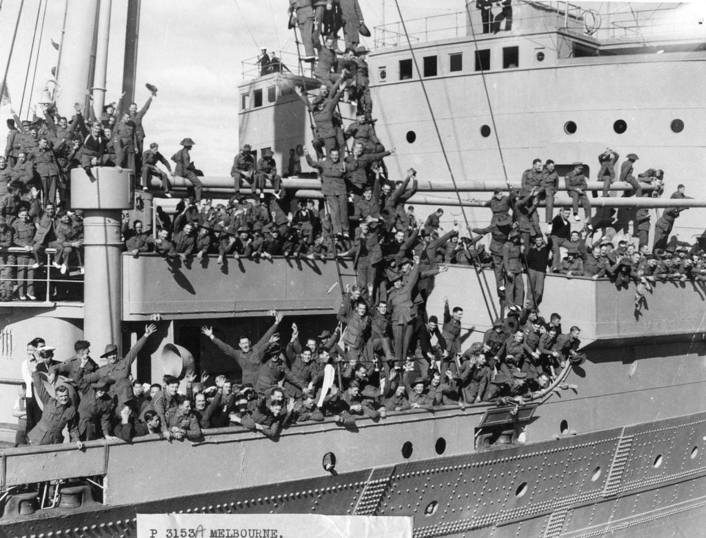 Image of Australian ship with troops leaving Port of Melbourne.